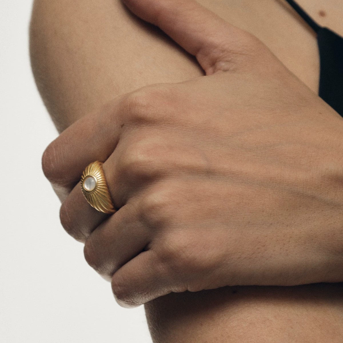 Sterling Silver Plated With 18K Gold Vintage Mother-of-pearl Open Ring