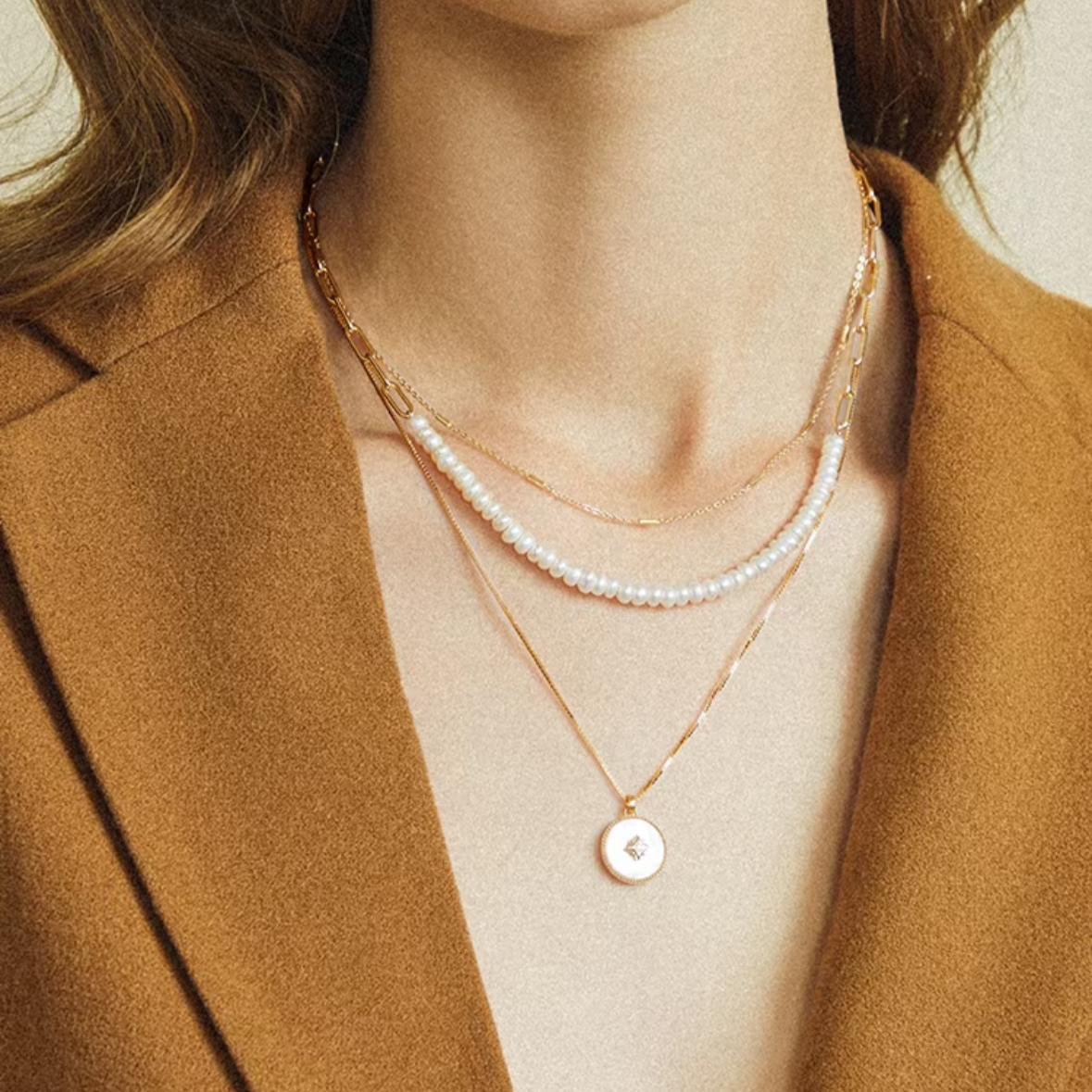 "DAY AND NIGHT" 18K Gold Vermeil Sterling Silver White Mother of Pearl Starburst Medallion Necklace | Declaras
